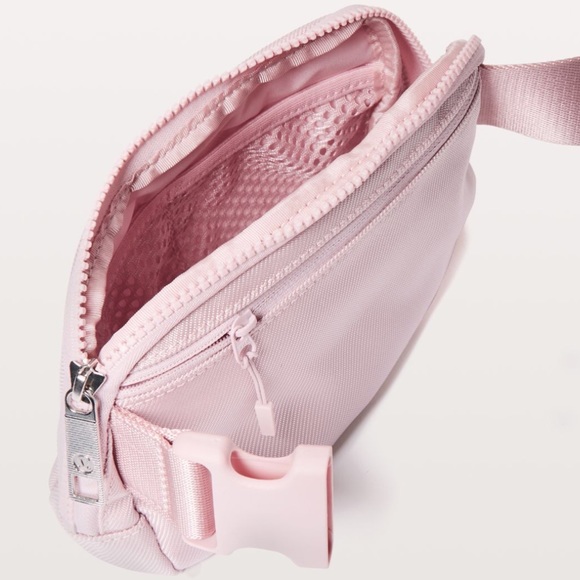 NWT Lululemon Everywhere Belt Bag Misty Pink - Picture 3 of 8